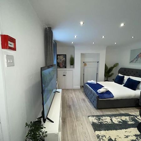 Stylish Cosy Studio Apartment Грейвсенд Экстерьер фото