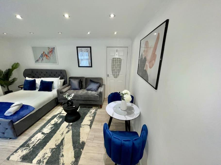 Stylish Cosy Studio Apartment Грейвсенд Экстерьер фото