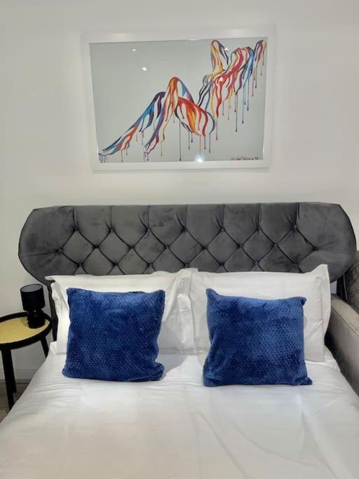 Stylish Cosy Studio Apartment Грейвсенд Экстерьер фото
