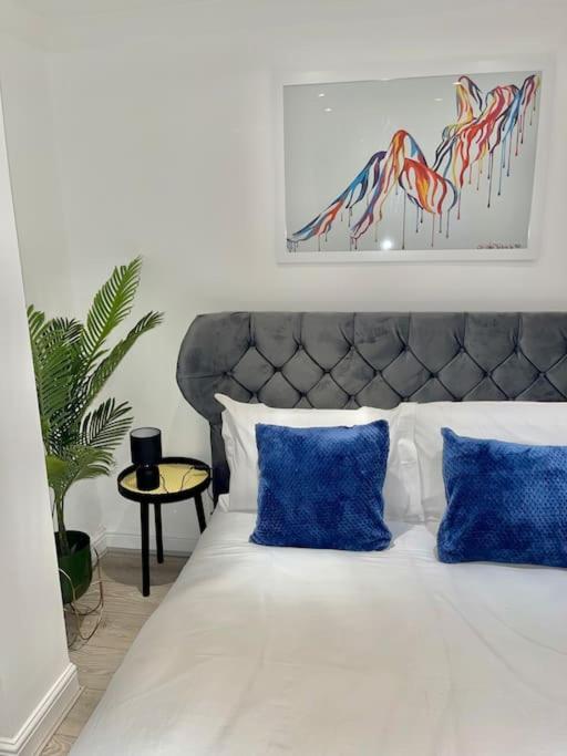 Stylish Cosy Studio Apartment Грейвсенд Экстерьер фото